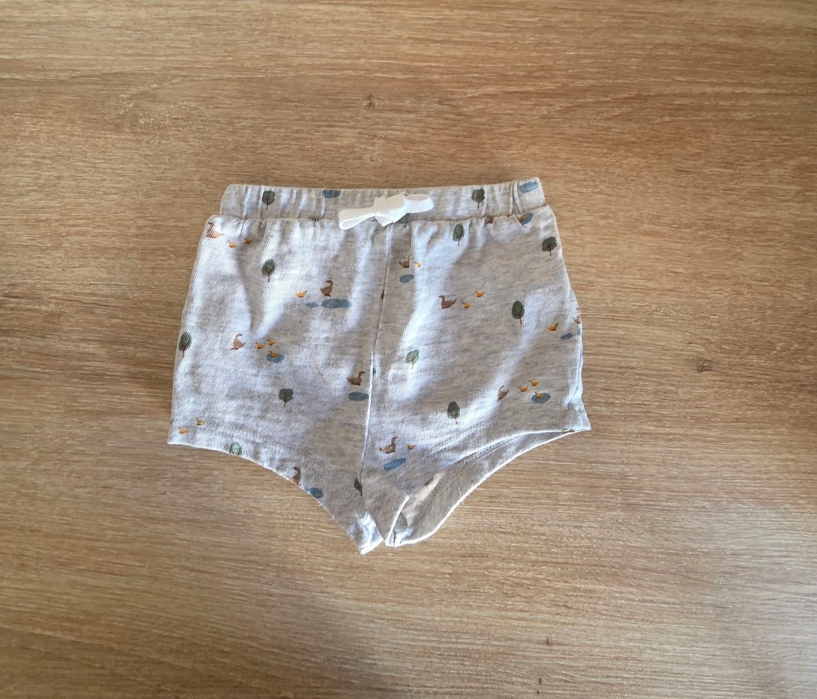 Gray printed shorts Kiabi Size 3 months 56-62 cm – photo 2